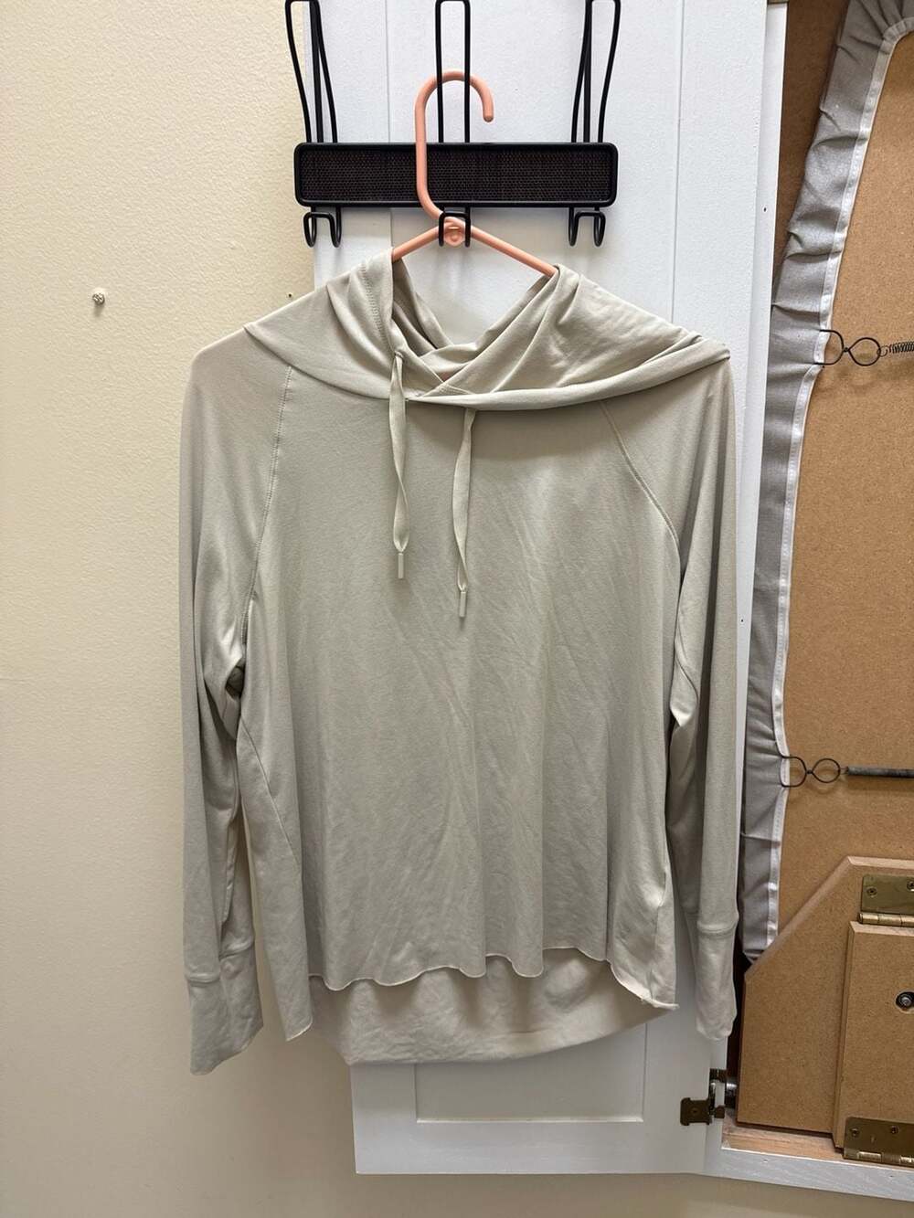 YOGASMOGA Tippy Toe Lightweight Raw Hem Hoodie Size M Tan